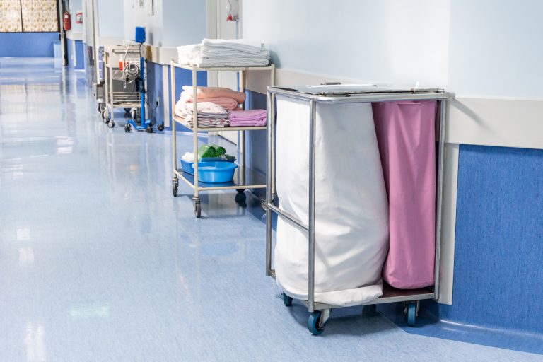 Pralnia dla Klinik i Przychodni - Standardy Higieny i Compliance